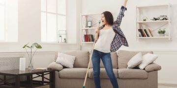 What clothes are suitable for household wearing