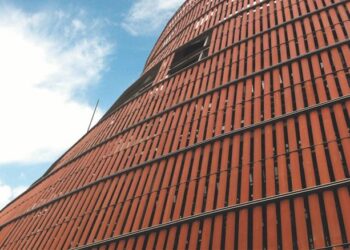 The construction of solar power plants is gaining momentum