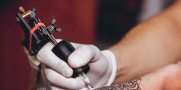 How Glambook Helps Tattoo and Piercing Artists: The Benefits of Using the Platform