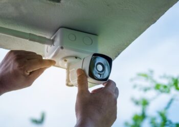 Корисні поради щодо вибору камери відеоспостереження для роботи в умовах слабкого освітлення