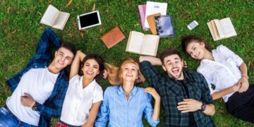 Писати курсову роботу самостійно чи замовити її у фахівців: корисні поради