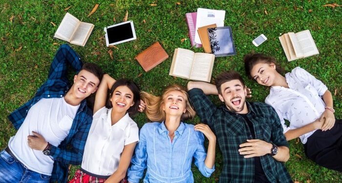 Писати курсову роботу самостійно чи замовити її у фахівців: корисні поради