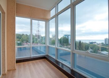 Пластиковое остекление балконов: технология и правила