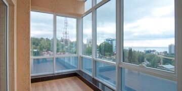 Пластиковое остекление балконов: технология и правила