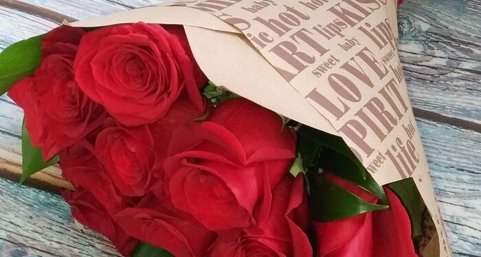 Интересные идеи оформления букета из роз и несколько советов