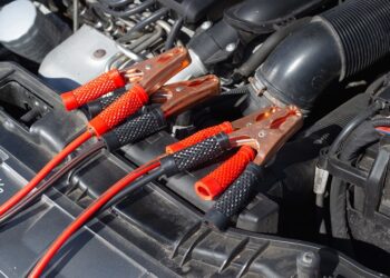 Проверка и обслуживание аккумулятора: шаги, которые стоит предпринимать регулярно