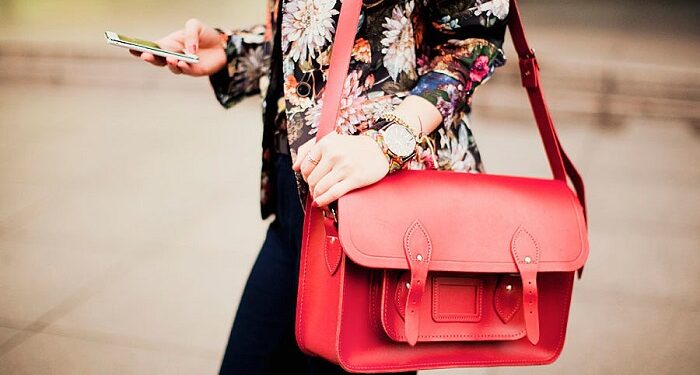 Features of choosing designer handbags and advice from professional stylists