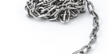 Применение нержавеющих стальных цепей в морской и автомобильной промышленности