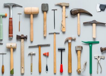 По каким критериям выбирать молоток в свой гараж