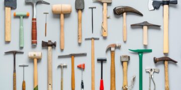 По каким критериям выбирать молоток в свой гараж