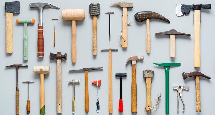 По каким критериям выбирать молоток в свой гараж