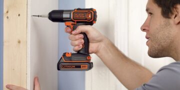 Шуруповерт для дому: основні види та рекомендації щодо вибору