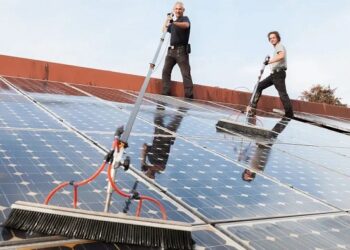 Як доглядати за сонячними панелями для тривалого використання