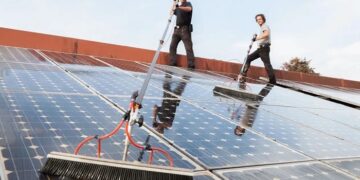 Як доглядати за сонячними панелями для тривалого використання