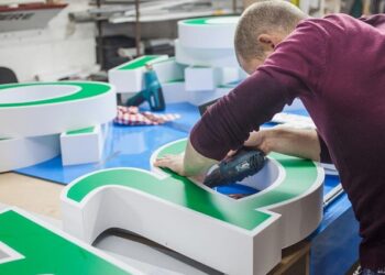 Изготовление наружной рекламы: ключевые правила и полезные советы