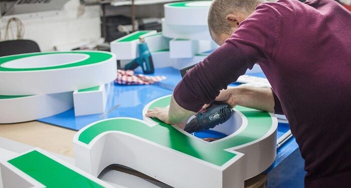 Изготовление наружной рекламы: ключевые правила и полезные советы