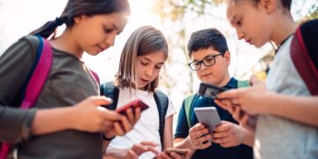 Смартфон – верный помощник в учебе, как выбрать правильно