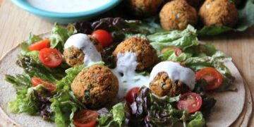How to cook a delicious Mediterranean dish Falafel: rules and instructions