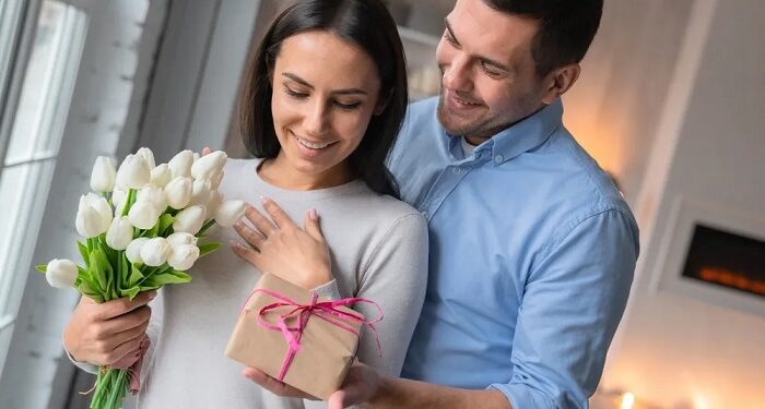 Як привітати рідну жінку з Днем Народження: цікаві ідеї та поради