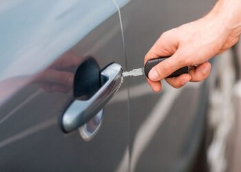 Auto locksmith services for a quick solution to any problems with car locks and keys