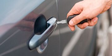 Auto locksmith services for a quick solution to any problems with car locks and keys
