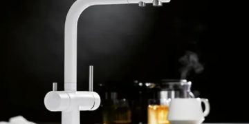 Особливості догляду за білими кухонними змішувачами