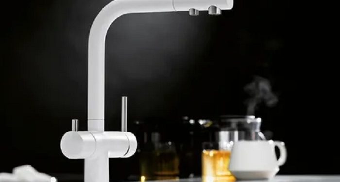 Особливості догляду за білими кухонними змішувачами