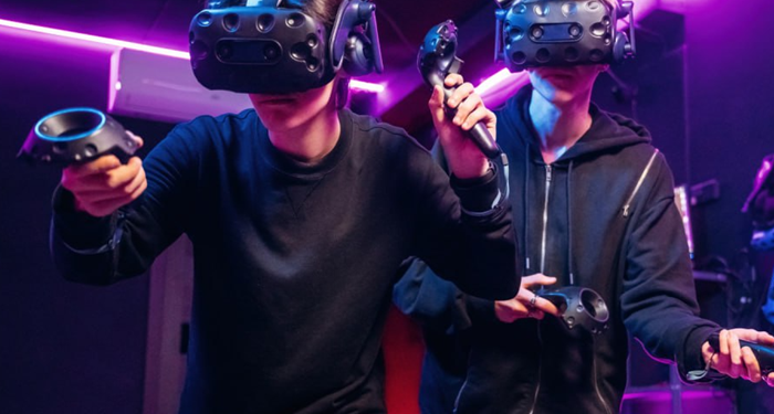 Starting a VR business from scratch: choosing a niche, equipment, team, and first sales.